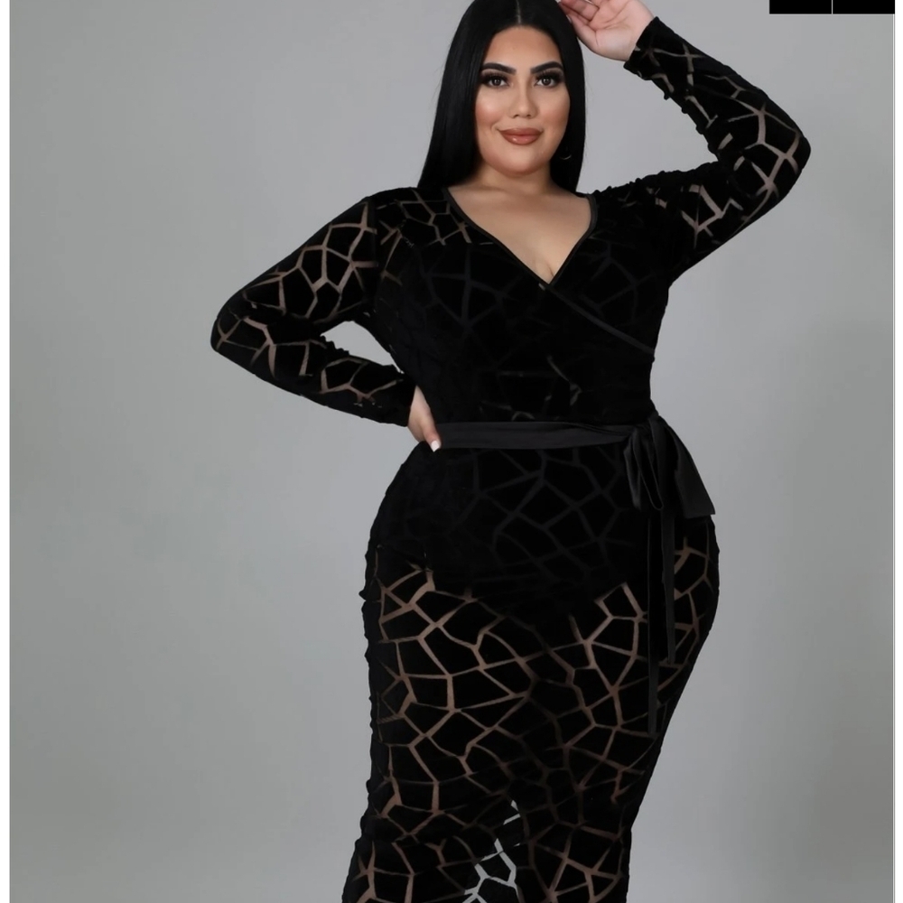 Sexy black dress plus size